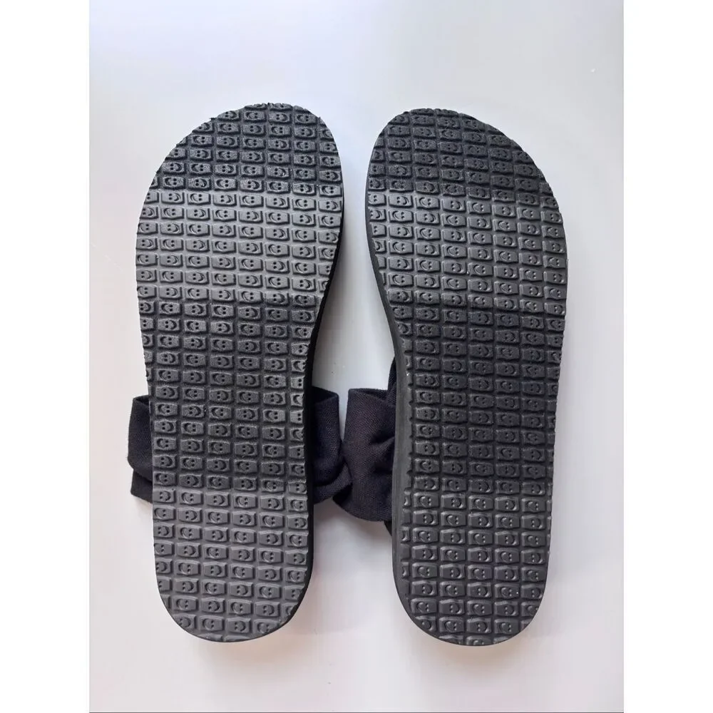 Sanuk preowned made polyester